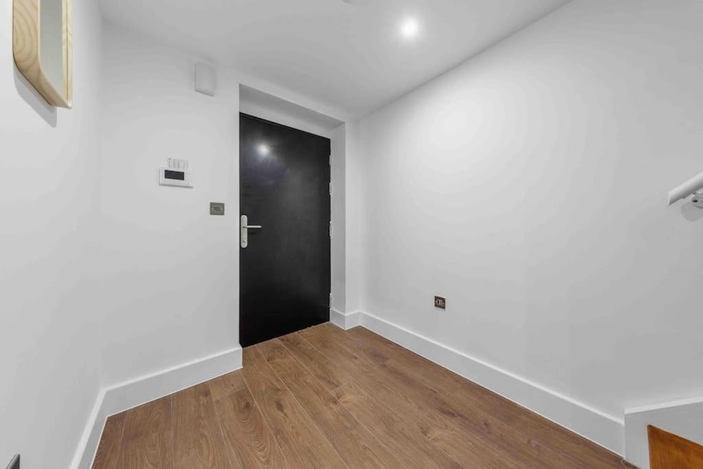 Holiday Home Sleep 8 Central London 9Elms Екстериор снимка