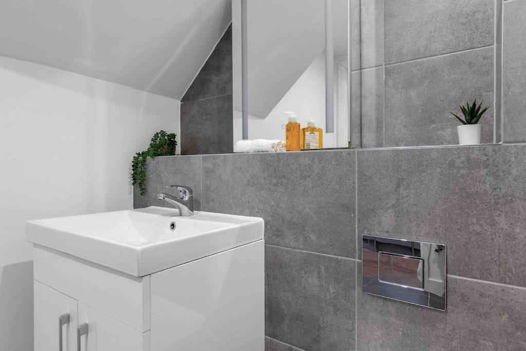 Holiday Home Sleep 8 Central London 9Elms Екстериор снимка